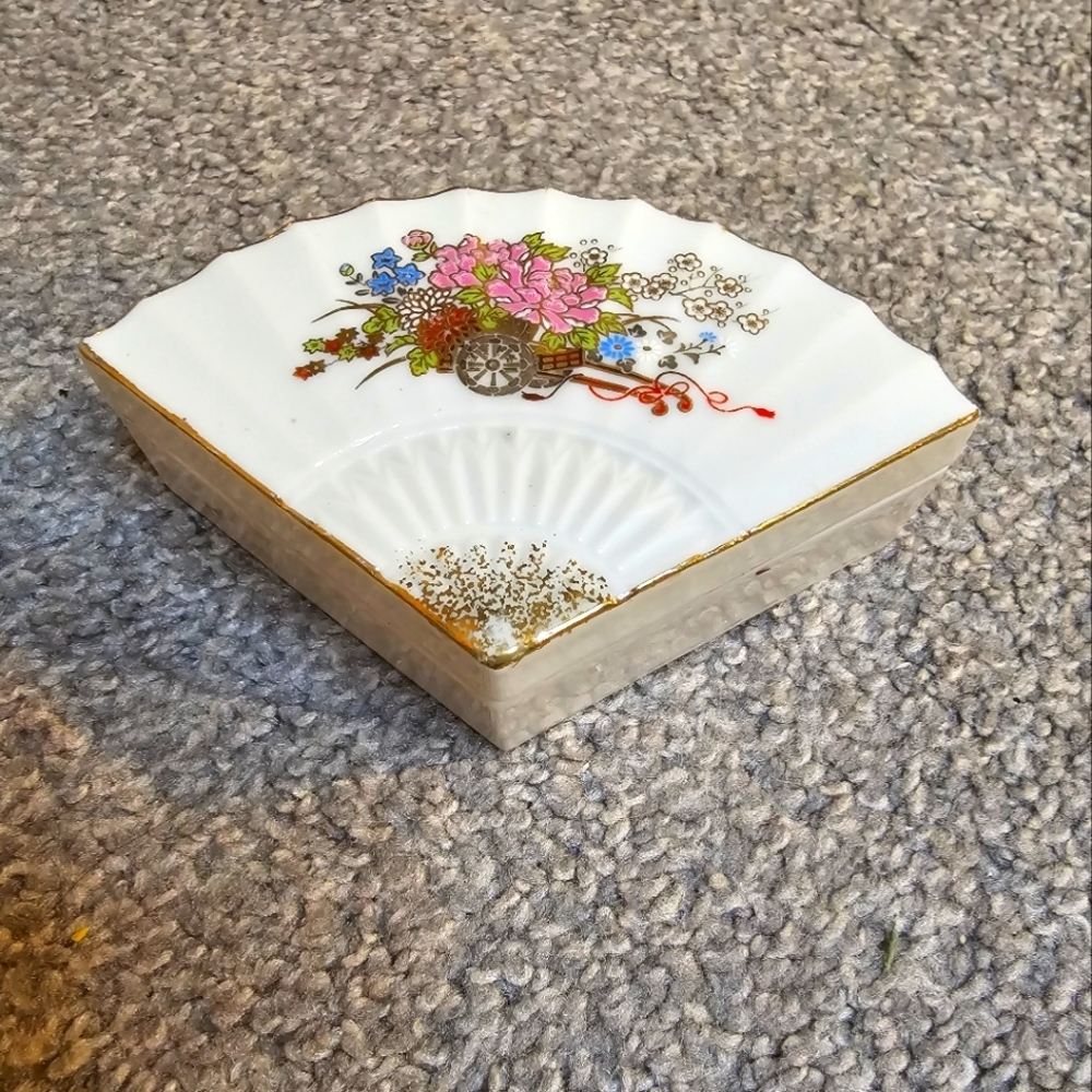Classic Ceramic Floral Fan Shaped Trinket Box